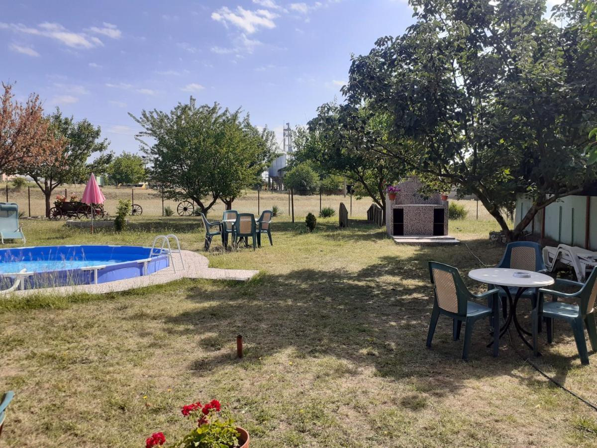 Guest House Edelvais Dve Mogili Esterno foto