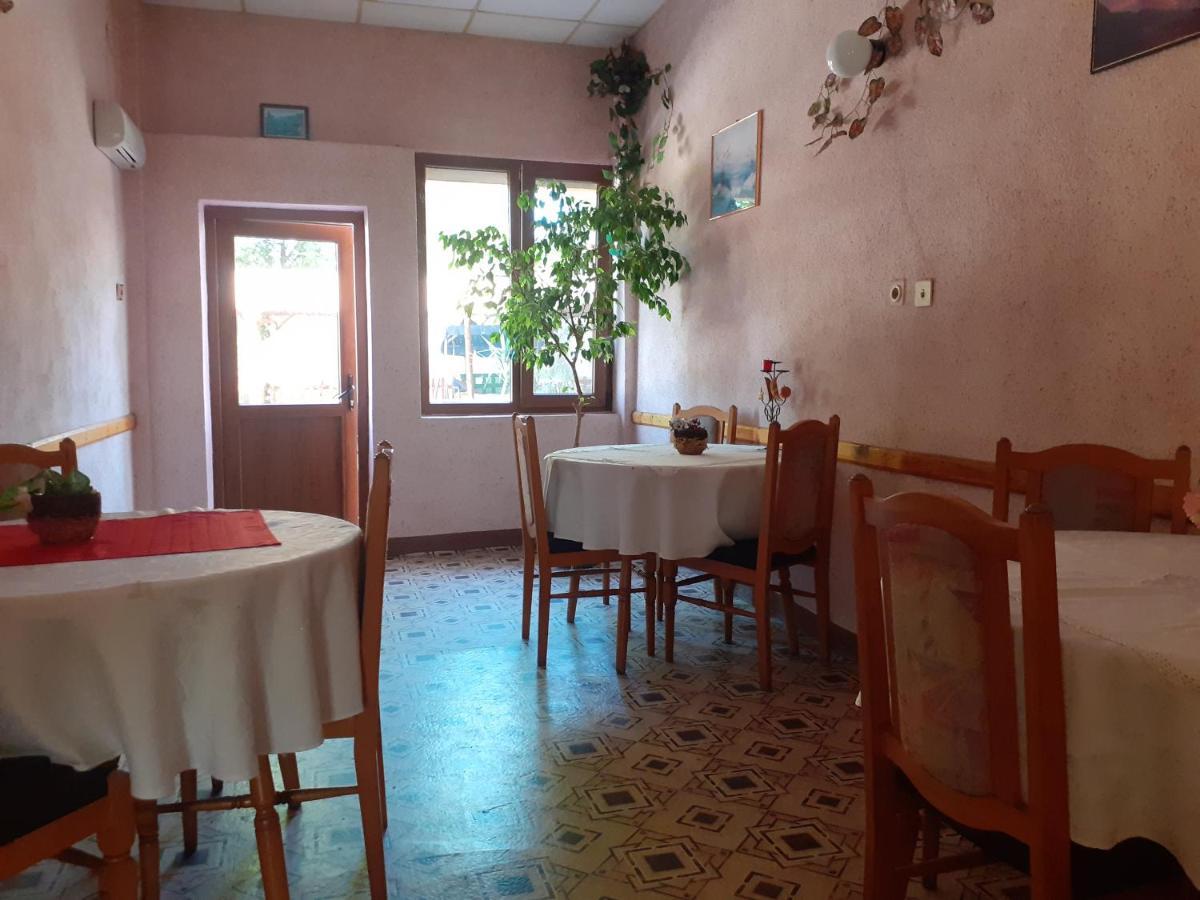 Guest House Edelvais Dve Mogili Esterno foto