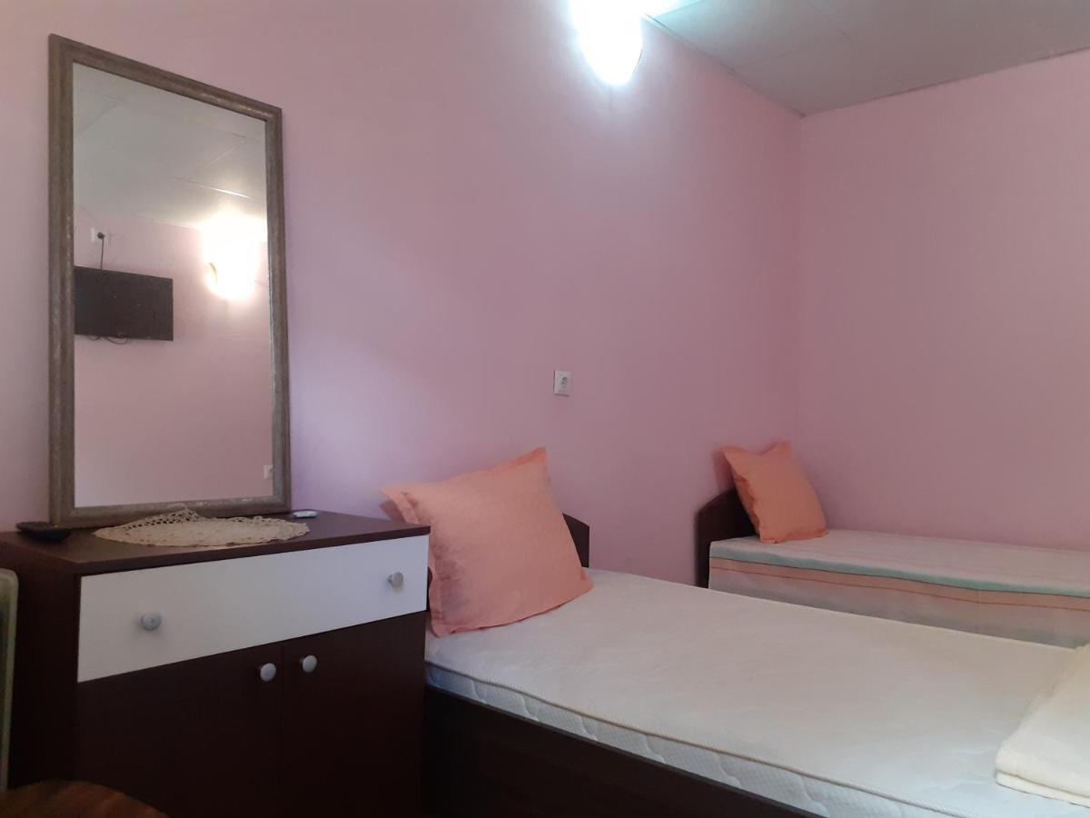 Guest House Edelvais Dve Mogili Esterno foto